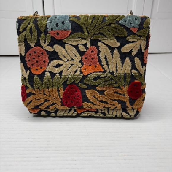Price firm KADIN Vintage Floral Carpet Shoulder Bag - Picture 1 of 8